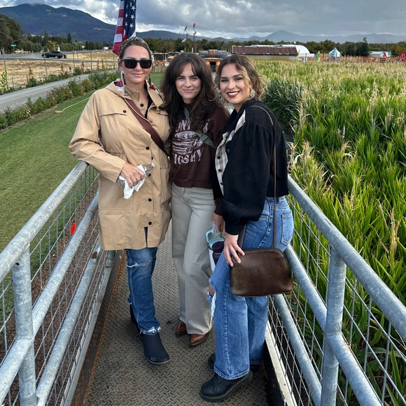 Hi! Follow me & share! I follow & share back! - Picture 4 of 6